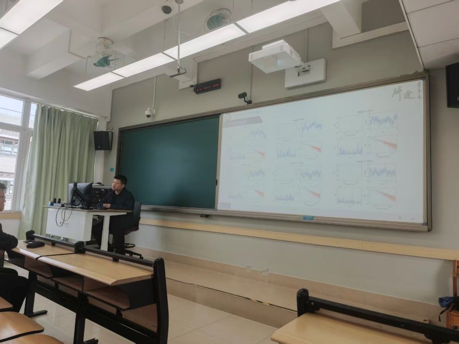 房间的摆设布局AI 生成的内容可能不正确。